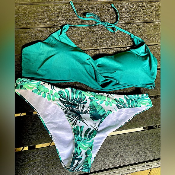 SHEKINI Bikini wrap top, ties in back beautiful color. Bottoms white with plants - Picture 2 of 8